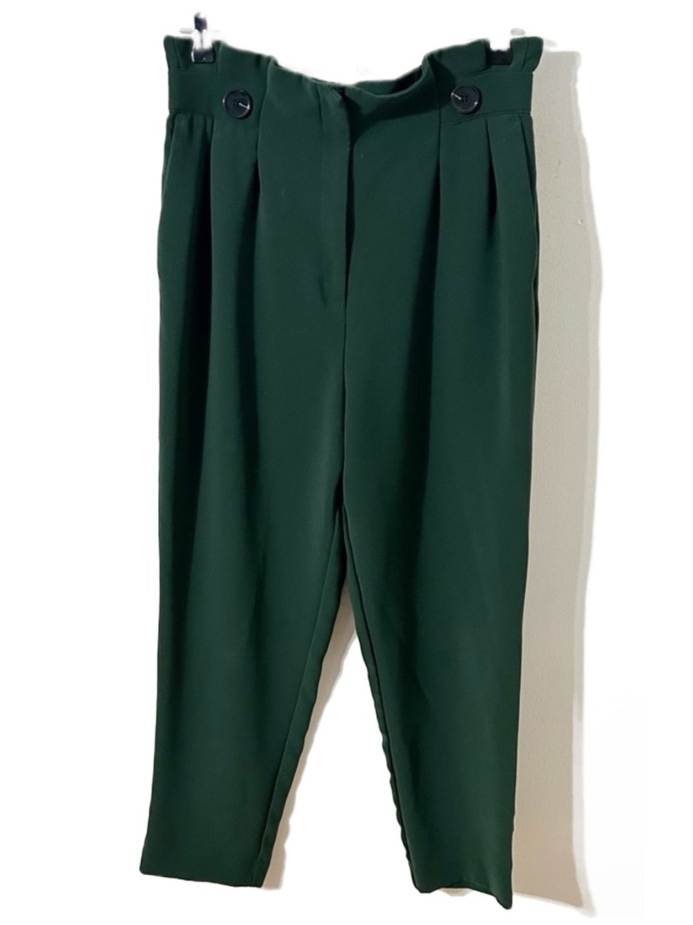 H&M Green Dress Pants Ruffled Top in Front Elastic Waistband in Back Pleated 💚